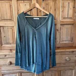 Free People XS Top‎ Shirt Green V-Neck Button Long Sleeve Henley Thermal Blouse